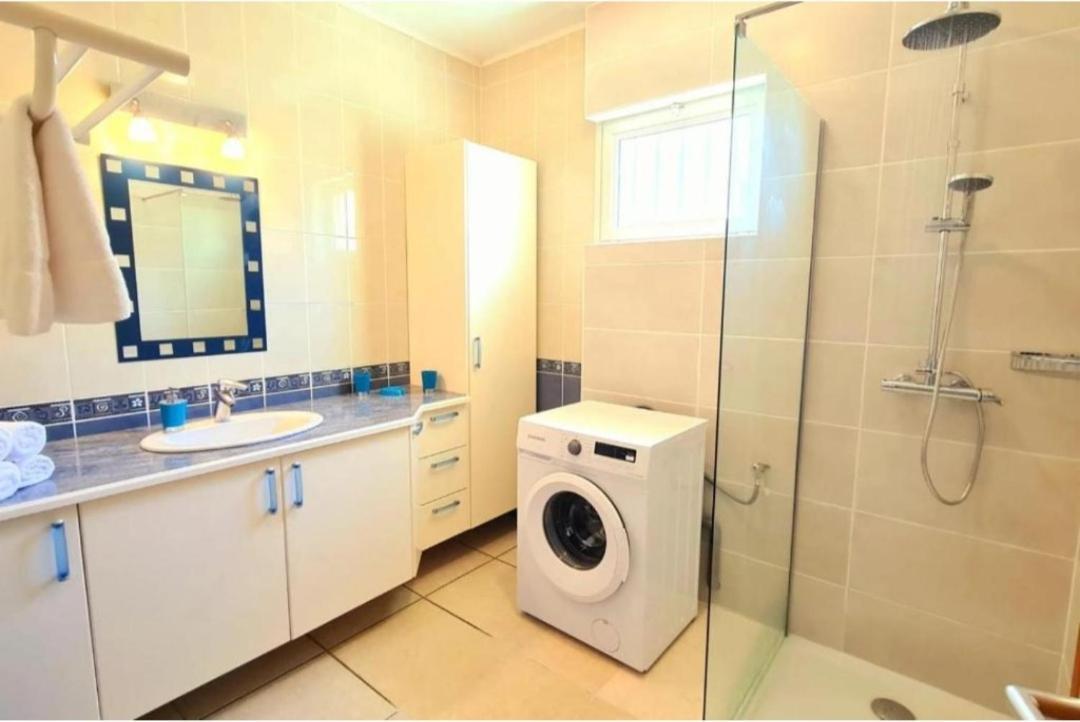 Appartements Rosanna Au Tampon Avec Piscine Partagee ル・タンポン エクステリア 写真